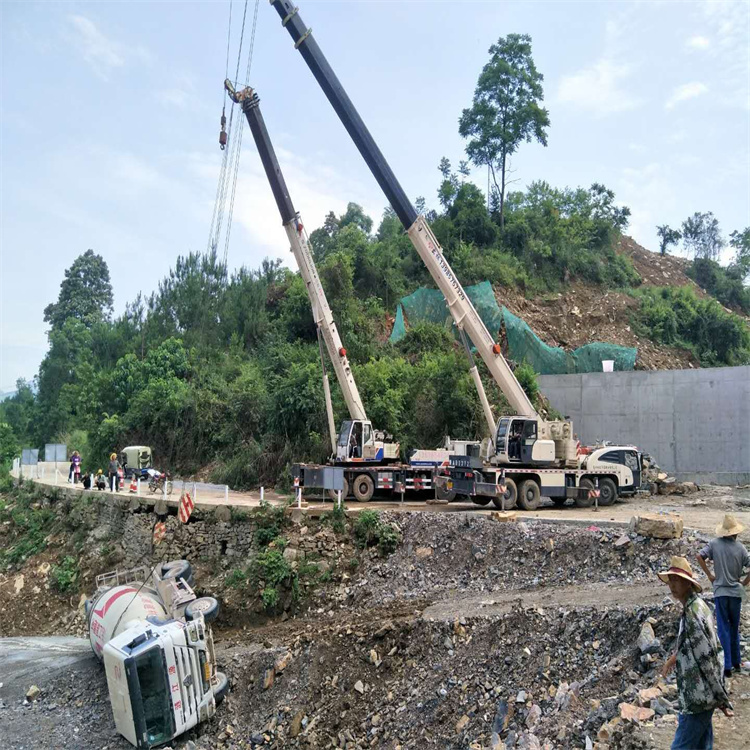 上安乡汽车掉沟里叫吊车救援要多少钱